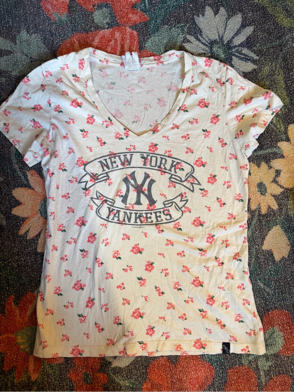 New York Yankees Floral V‑Neck Tee